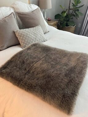 Tahari Gray Faux Fur Throw Blanket